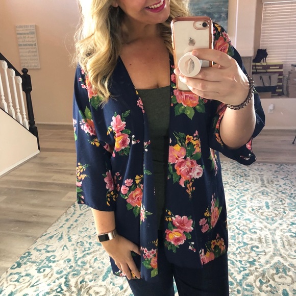 ❗️Last 2! M-L Oversized navy blue floral kimono - Picture 5 of 7